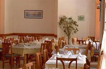 Comte D'empuries Hotel 2*